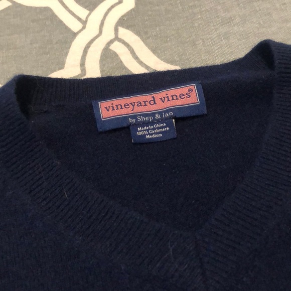 Vineyard vines cashmere v-neck sweater - Picture 2 of 4